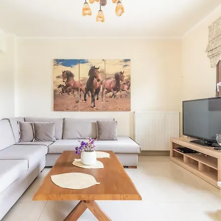Luxury Maisonette Near The Holiday home Gazi